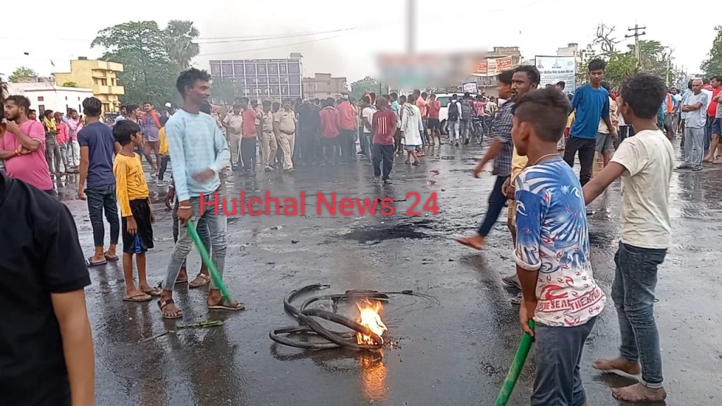 एक्साइज पुलिस ने पीटकर बच्ची का तोड़ा हाथ ; घर में तोड़फोड़ के बाद महिला एवं पुरुषों की पिटाई से आक्रोशित लोगों ने 3 घंटे तक एनएच जाम कर कर काटा बवाल