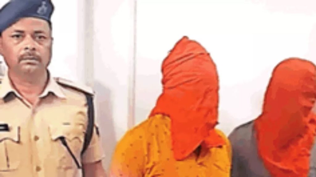 मिनी गन फैक्ट्री का उद्भेदन कर पुलिस ने हथियार बनाने वाले दो लोगों को किया गिरफ्तार