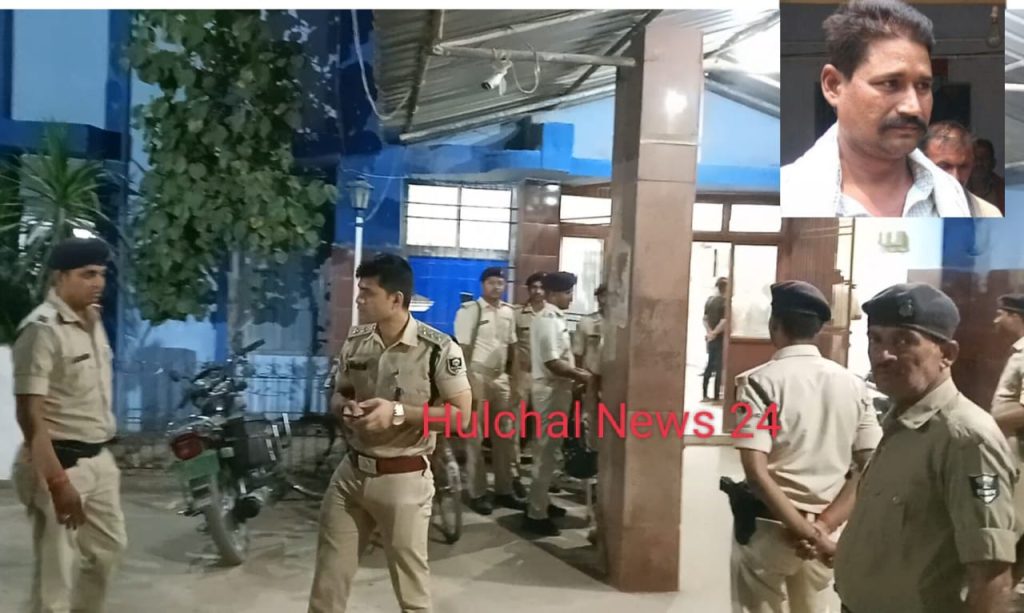 पूर्व मुखिया पति के शरीर को चीरती हुई निकली थी दो गोली ; मुबारकपुर में फिर तनाव के बाद कैंप कर रही कई थानों की पुलिस