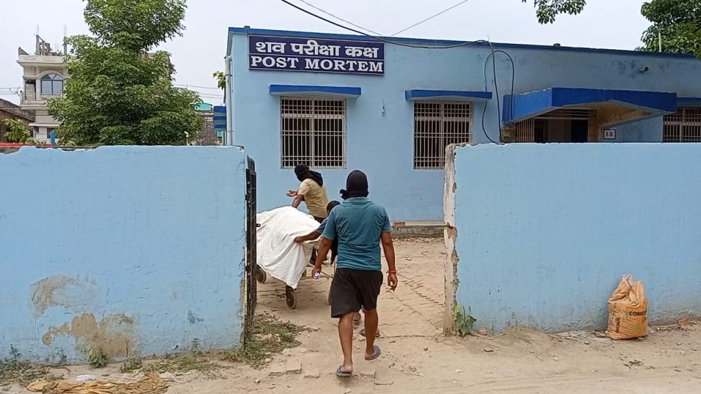 सड़क हादसे में दो युवक की मौत; एक युवक की नहीं हुई पहचान
