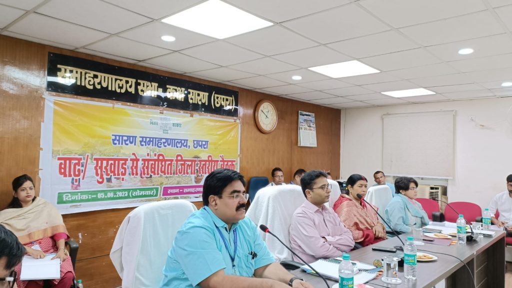 डीएम ने संभावित बाढ़ व सुखाड़ की तैयारी को ले आयोजित समीक्षात्मक बैठक में दिया निर्देश