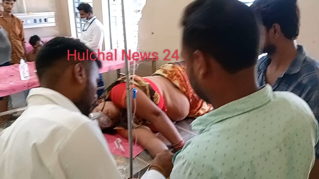खेत में बकरी चरने के विवाद में मां-बेटे को चाकू घोंप किया गंभीर, रेफर