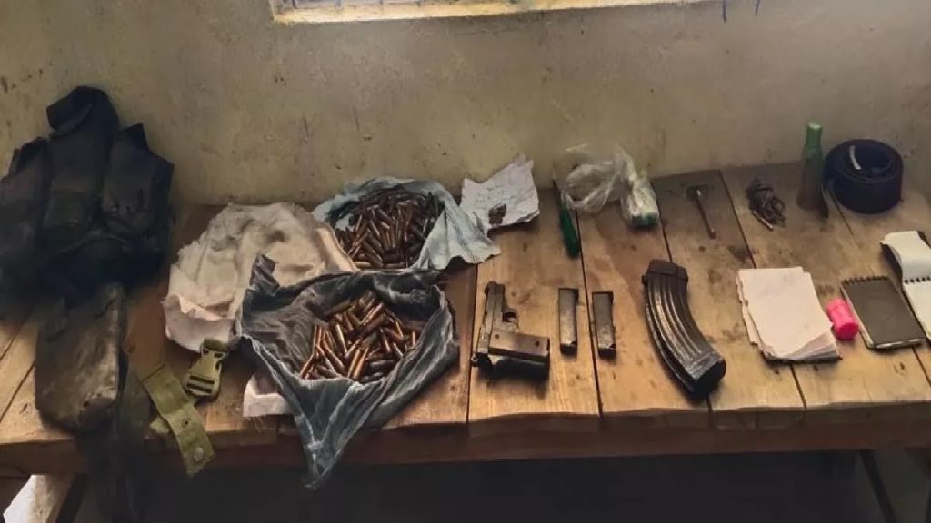 सुरक्षाबलों की संयुक्‍त छापेमारी के दौरान AK-47 का कारतूस व हथियार छोड़ भागे नक्सली