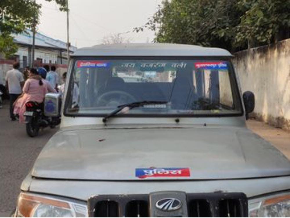 दहेज उत्पीड़न की जांच करने गई पुलिस टीम पर हमला ; दरोगा समेत छह पुलिसकर्मी जख्मी