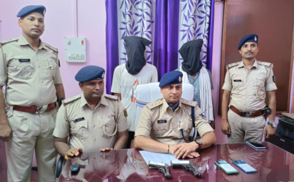 अपराध की योजना बनाते दो कुख्यात 02 लोडेड पिस्टल व 03 जिंदा कारतूस के साथ गिरफ्तार