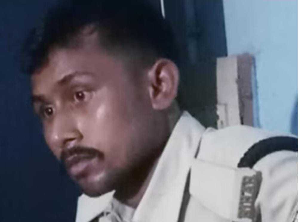 प्रेमिका पर प्रभाव जमाने के लिए पहनी थी वर्दी ; गिरफ्तारी के बाद पुलिस ने कहा धौंस जमा करता था अवैध वसूली