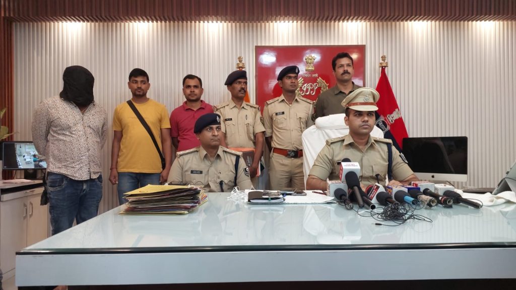 छपरा में छुपा था टॉप 10 में शामिल कुख्यात अपराधी ; टीम ने किया गिरफ्तार