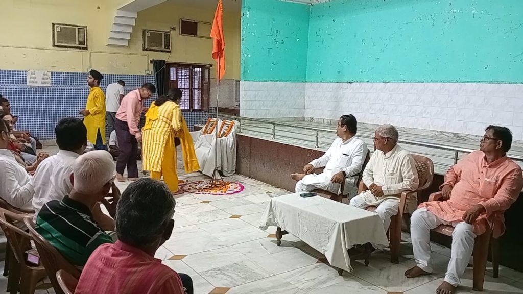 गुरु पूर्णिमा में गुरु पूजन व गुरु दक्षिणा मे समर्पण ही हमारी संस्कृति का सार है : रामकुमार