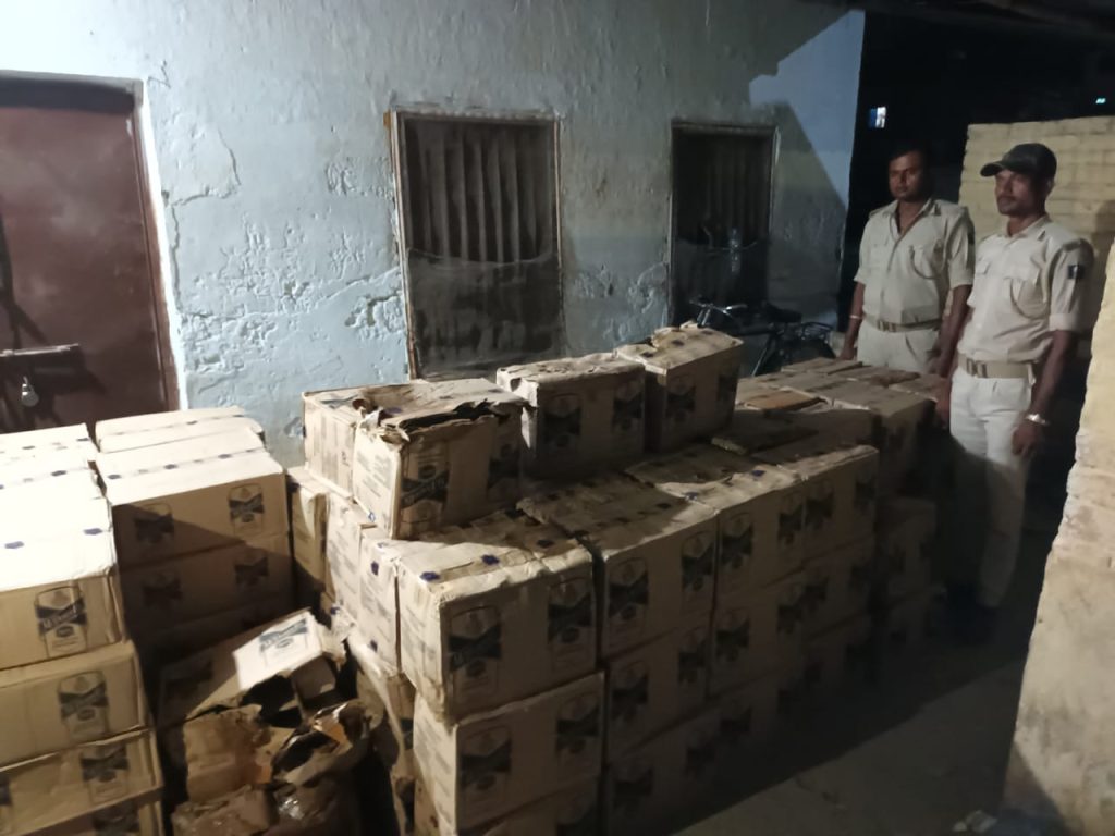 मांझी-बलिया चेकपोस्ट पर 135 कार्टन अंग्रेजी शराब के साथ कंटेनर जब्त ; हरियाणा का चालक गिरफ्तार