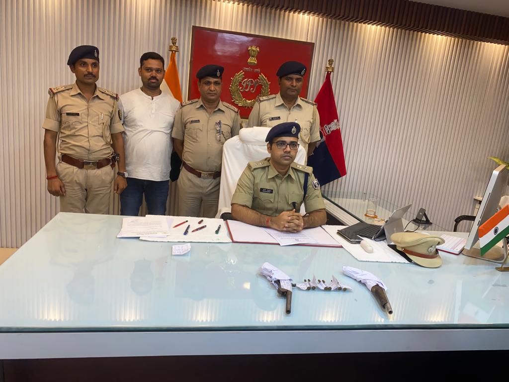 ₹25 हजार का इनामी कुख्यात सहित चार अपराधी गिरफ्तार ; दो देसी पिस्टल एवं छह जिंदा कारतूस बरामद