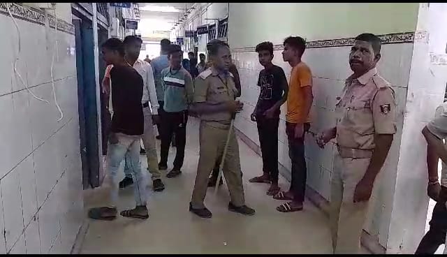 पिता को तड़’पते देख बचाने गया पुत्र भी झुलसा ; पिता की हो गई मौत