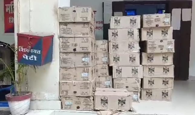 जांच अभियान देख ट्रक से कूदकर भागे त’स्कर व चालक ; ₹5 लाख का अंग्रेजी शराब सहित ट्रक जब्त