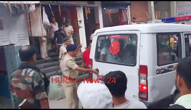 छपरा के विवाह भवन में चलता था जु’ए का अ’ड्डा ; रे’ड में 33 जु’आरी ₹6.5 लाख के साथ गि’रफ्तार