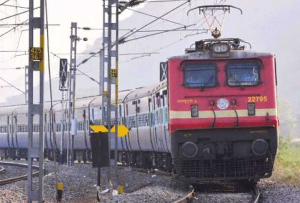 छपरा-गोरखपुर रूट से होकर चलने वाली अनेक गाड़ियों का 30 अगस्त तक किया गया निरस्तीकरण ; जाने कैसे होगा गाड़ियों का संचलन