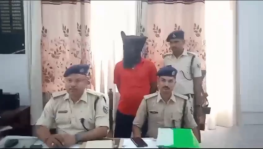 टॉप टेन में शामिल कु’ख्यात अपराधी सहित तीन गि’रफ्तार