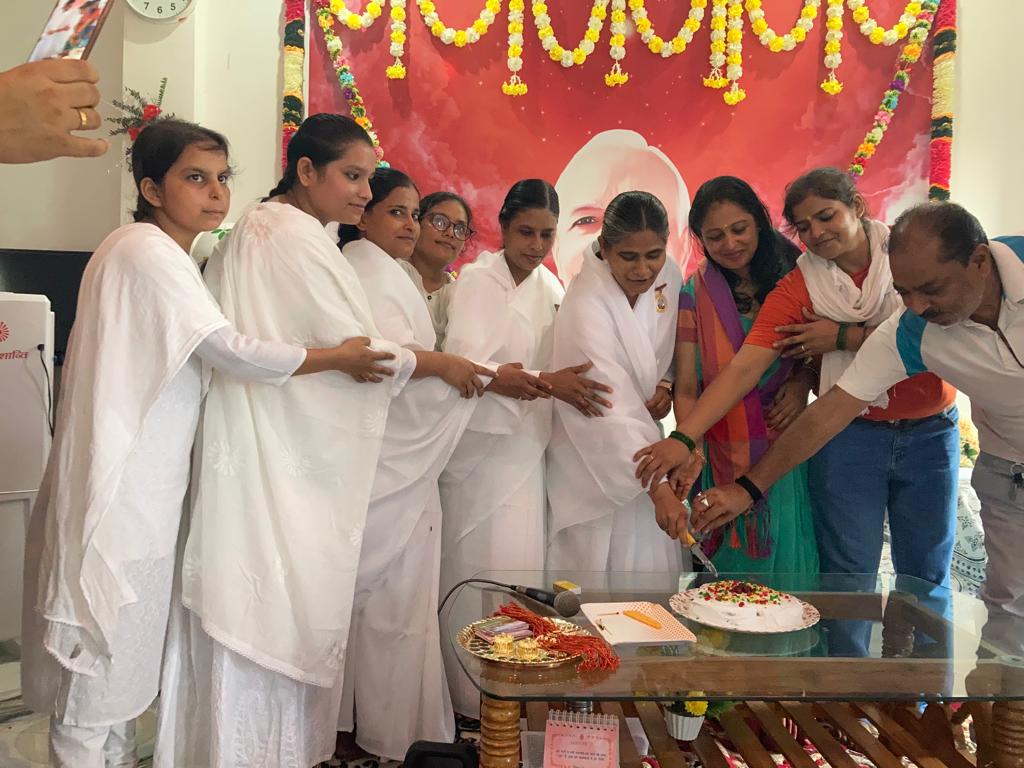 ब्रह्माकुमारी बहनों ने मीडिया भाईयों को रक्षासूत्र बांधकर किया स्नेह मिलन कार्यक्रम का आयोजन