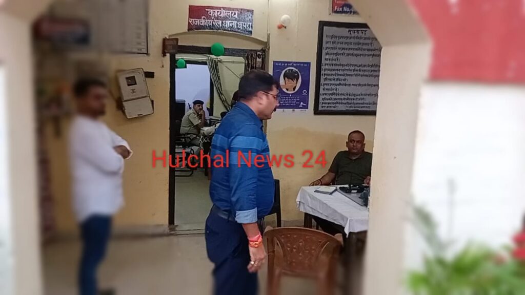 रेलवे रिक्रूटमेंट बोर्ड RRB के चेयरमैन की पत्नी का ट्रेन से चो’रों ने गायब कर दिया लाखों का पर्स ; शातिर चोर के साथ कीमती मोबाइल एवं आभूषण खरीदने वाले दुकानदार भी गि’रफ्तार