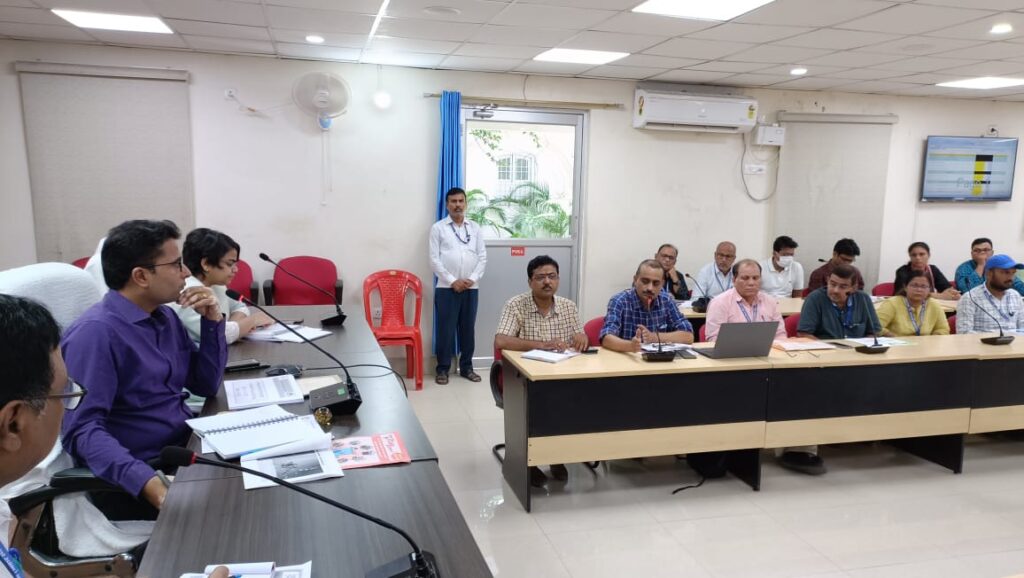 स्वास्थ्य सेवाओं में बाधा उत्पन्न करने वालों के विरुद्ध कठोर कानूनी कार्रवाई करें : सारण डीएम