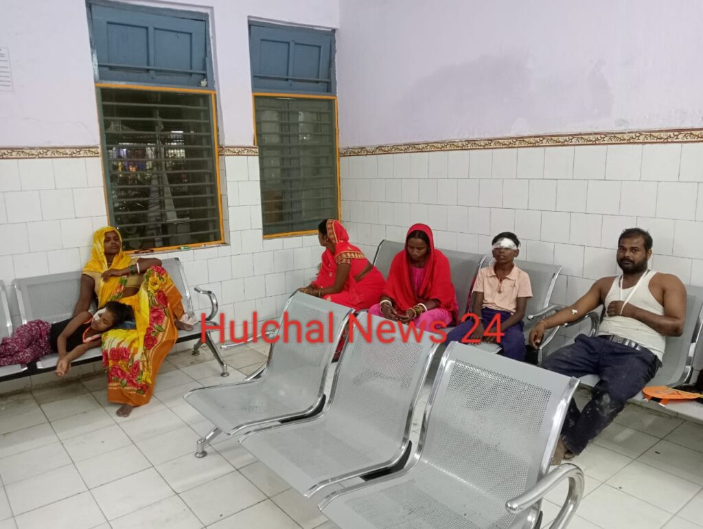 बच्चों के वि’वाद में पक्षों में ब’वाल ; बच्चा और महिला सहित डेढ़ दर्जन जख्मी ; पुलिस छावनी में तब्दील हुआ गांव