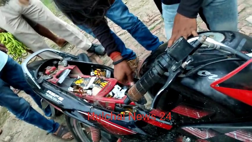 बाइक के सीट व पेट्रोल टंकी से निकलने लगा अंग्रेजी शराब ; तस्कर गि’रफ्तार कर भेजा गया जे’ल