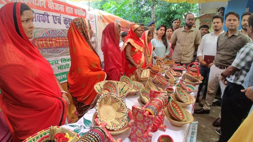 सारण जिला के सिक्की आर्ट से बनी वस्तुओं को राष्ट्रीय स्तर पर पहचान दिलाने को लेकर डीएम ने शुरू किया प्रयास
