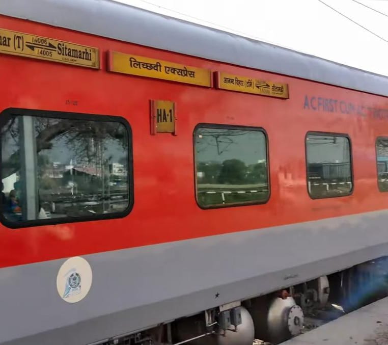 छपरा-गोरखपुर रेलखंड पर ट्रेन में चाकू’बाजी के बाद मची अफरा’तफरी ; कोच अटेंडेंट ज’ख्मी