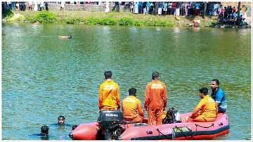 स्कूली बच्चों से भरी नाव बागमती नदी में पलटी ; अनेक छात्र लापता, तलाश जारी