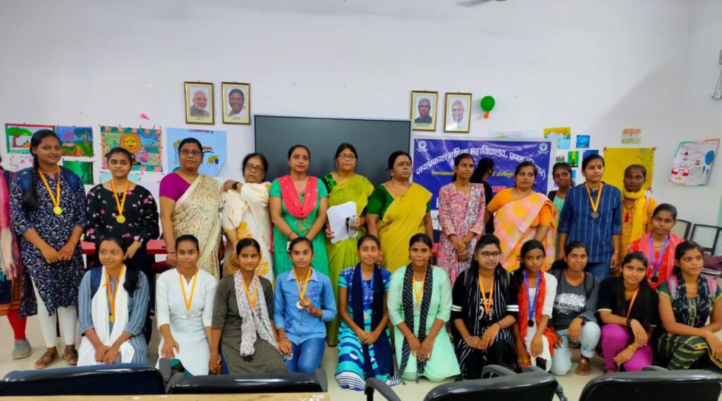 हिंदी भाषा ही नहीं विचार भी है जो हमारी संस्कृति की जड़ों को जोड़े रखती है : डॉक्टर मंजू