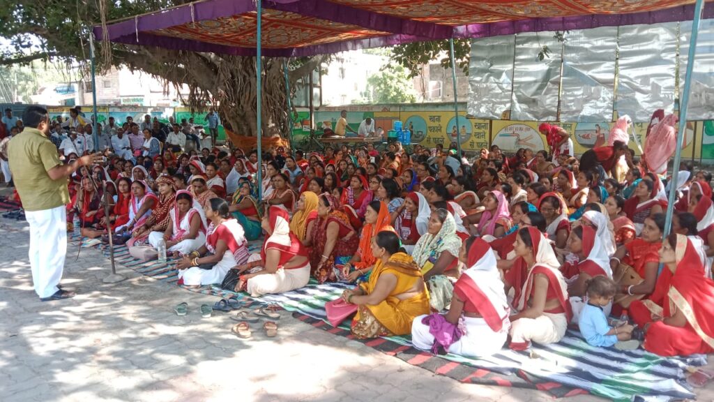 सीडीपीओ कार्यालय में व्याप्त भ्रष्टाचार के खिलाफ आंगनबाड़ी कार्यकर्ताओं ने किया आंदोलन