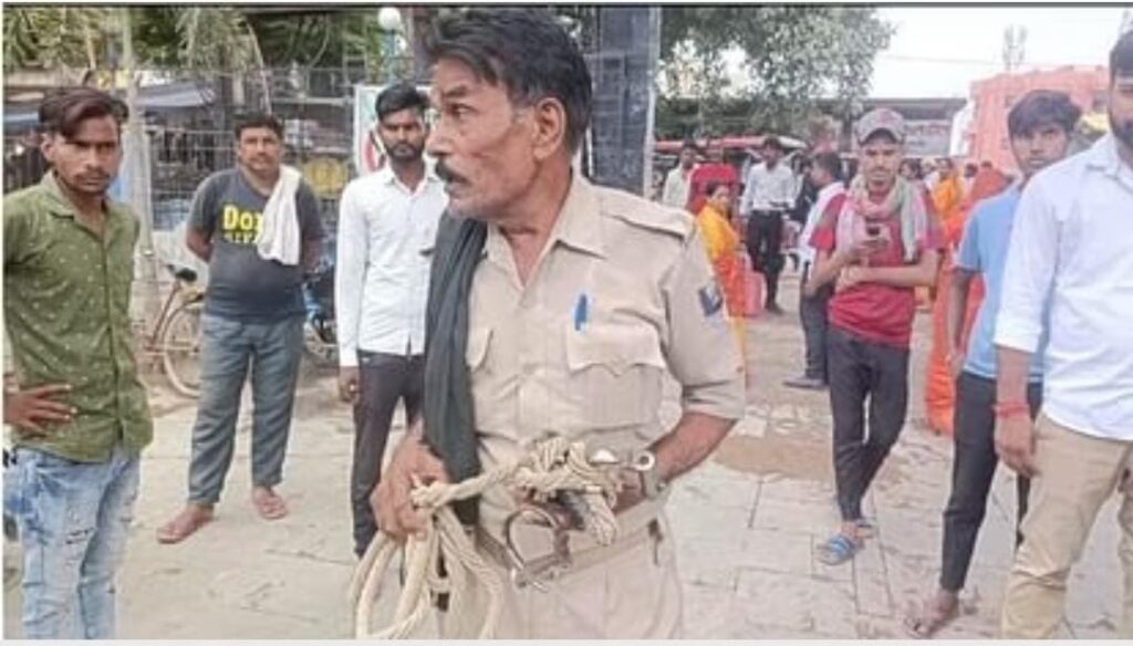 महीनो से पीछे लगी थी पुलिस, गिरफ्तारी हुई तो पुलिस को चकमा दे हथकड़ी सड़काकर हो गया फ’रार