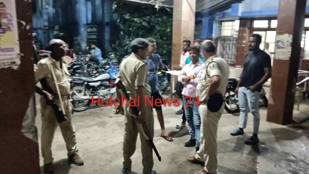 छपरा सदर अस्पताल में असामाजिक तत्वों ने किया हंगामा ; मारपीट के बाद पहुंची पुलिस तो भागे