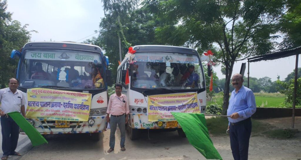 मत्स्य पालन के विकास को लेकर मत्स्य पलकों की साठ सदस्यीय टीम सिवान और गोपालगंज के भ्रमण पर रवाना : मत्स्य निदेशक ने हरी झंडी दिखाकर किया रवाना