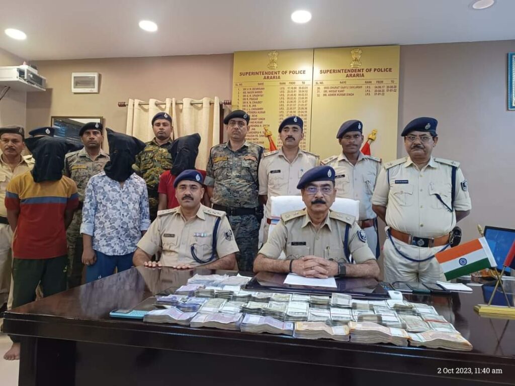 न’शीला पदार्थ स्मै’क एवं 20.30 लाख नकद के साथ तीन त’स्कर गिरफ्तार ; सरगना की तलाश में जुटी पुलिस