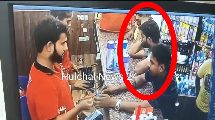 महिला से एटीएम कार्ड हे’राफेरी कर 64 हजार की निकासी ; मॉल में खरीदारी के दौरान तीनों बदमाशों की सीसीटीवी कैमरे में कैद हुई तस्वीरें