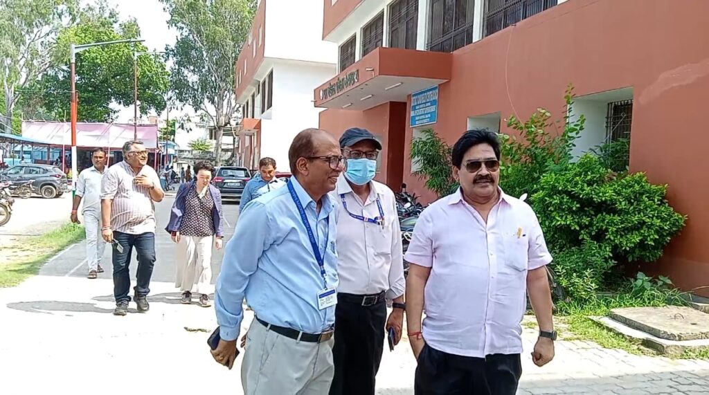 जापान की टीम ने कालाजार वार्ड का तो राज्य स्तरीय टीम ने डेंगू वार्ड एवं प्रभावित क्षेत्रों में छिड़काव का किया निरीक्षण