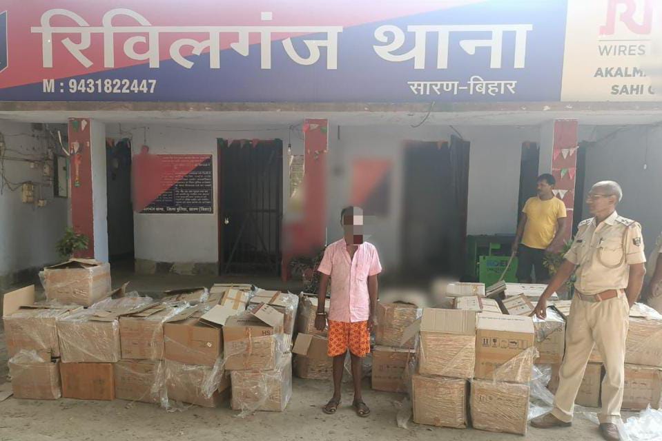 पहिया ढाला पर अंग्रेजी श’राब लदे पिकअप वैन को जब्त कर पुलिस ने एक कारोबारी को किया गि’रफ्तार