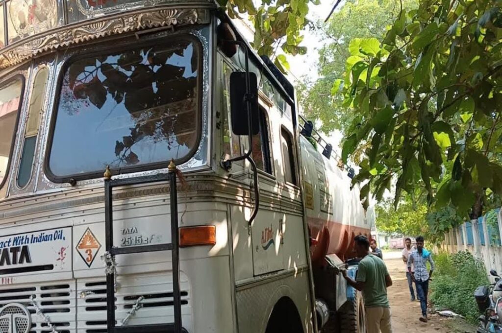 उत्पाद विभाग की कार्रवाई : टैंकर से 50 लाख की विदेशी श’राब बरामद