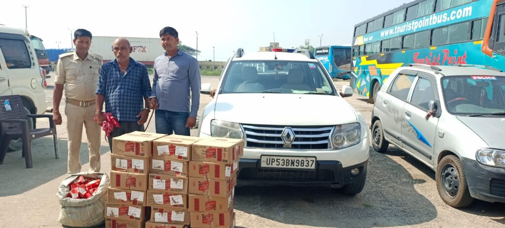 श’राब त’स्करी में सीआईएसएफ का पूर्व जवान समेत दो गिरफ्तार ; लग्जरी कार में तहखाना बनाकर की जा रही थी श’राब की त’स्करी