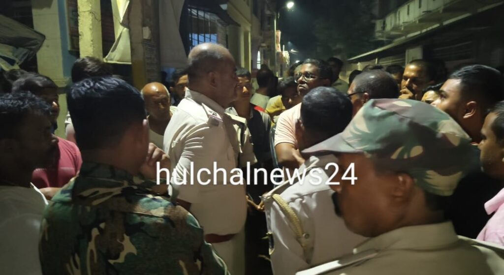 उपचार के दौरान महिला की मौत के बाद आक्रोशित लोगों ने नर्सिंग होम में किया हंगामा ; तोड़ा ओटी कक्ष का दरवाजा