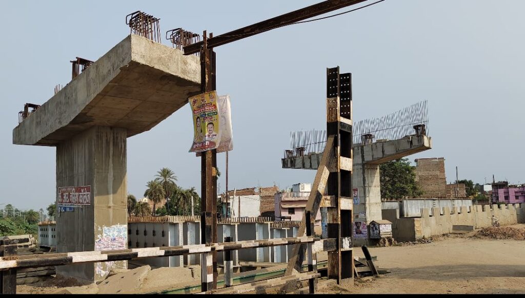 छपरा जंक्शन के पश्चिमी रेलवे फाटक संख्या 51 पर आरओबी निर्माण को ले इन गाड़ियों का किया गया पुनर्निर्धारण एवं नियंत्रण