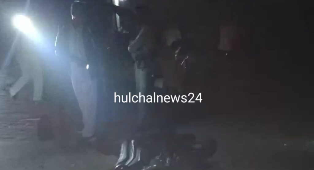 छपरा में ताब’ड़तोड़ फा’यरिंग कर दो व्यक्ति को गो’ली मार भाग रहे एक अप’राधी को भीड़ ने पी’ट-पी’ट कर मौ’त के घाट उतारा