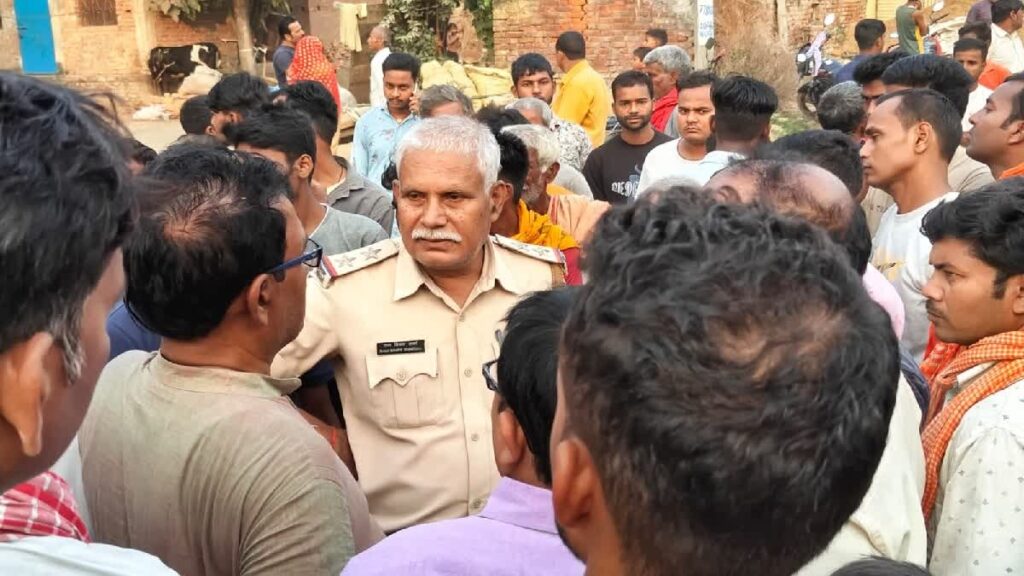 अ’पराधियों की गो’ली से जख्मी हार्डवेयर व्यवसायी की इलाज के दौरान मौ’त ; दुकान बंद कर व्यवसायियों ने किया प्रदर्शन