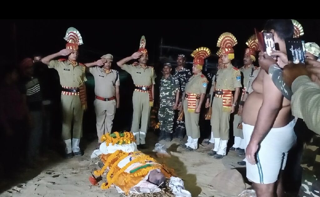 एसएसबी जवान के निधन पर सम्मान के साथ डोरीगंज घाट पर दी गई अंतिम विदाई
