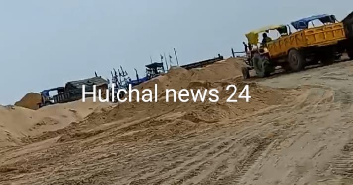 छपरा-भोजपुर सीमावर्ती गंगा नदी में जब्त नाव को छुड़ाने के लिए बालु मा’फियाओं ने पुलिस पर की ता’बड़तो’ड़ फा’यरिंग ; पुलिस को जा’न बचाकर पड़ी भागनी ; 15 के खिलाफ नामजद प्राथमिकी दर्ज