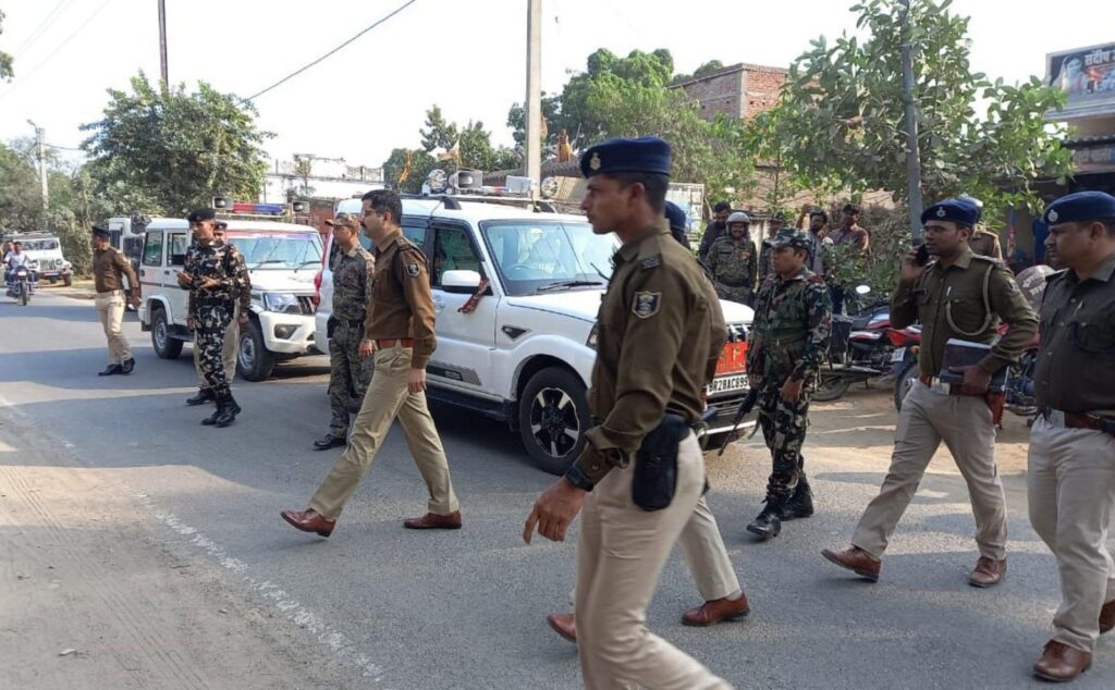 एसबीआई के सीएसपी पर लू’ट के बाद भाग रहे अ’पराधियों ने बाजार में की फा’यरिंग ; दो युवक ज’ख्मी