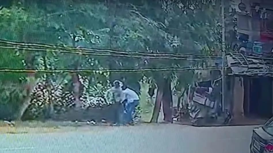 महिला सिपाही के पुत्र की सरेआम चा’कू गो’द-गोद’कर निर्म’म ह’त्या ; लोग देखते रहे थे तमाशा