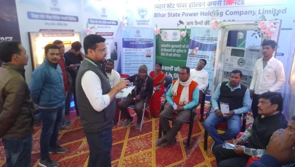 मेला में बिजली विभाग के स्टॉल पर सिटीजन आउटरीच कार्यक्रम में आगंतुकों को स्मार्ट प्रीपेड मीटर के विषय में किया गया जागरूक