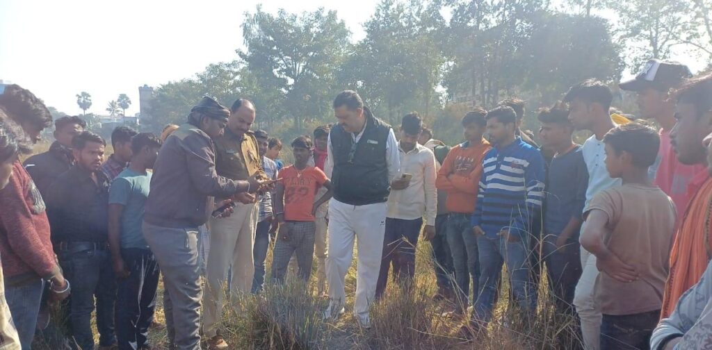 चंवर से युवक का श’व बरामद ; ह’त्या या कुछ और जांच का विषय ; पहचान के बाद घर वालों में मचा कोहराम