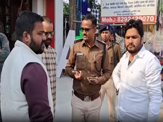 दिनदहाड़े ह’थियार के बल पर बाइक सावार से सोने का चेन सहित लाखों की लू’ट