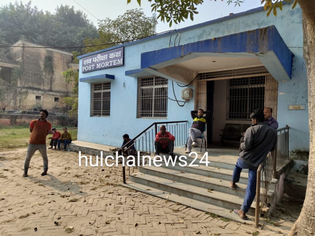 तीव्र गति से जा रहे ट्रक के झोंके से फें’का गया एक अधेड़ ; गिरकर हो गई मौ’त